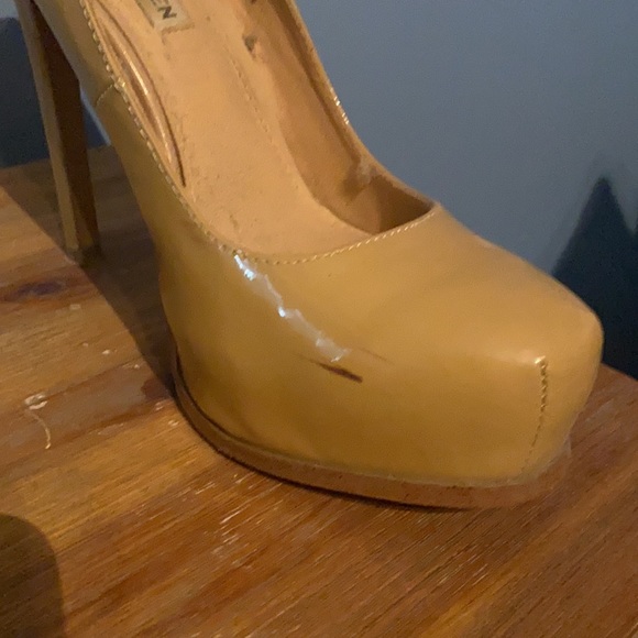Steve Madden Nude Platform Pumps - Picture 2 of 3